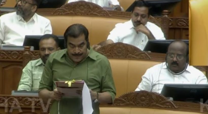 ഊരാളുങ്കലിന് ക്രമവിരുദ്ധമായി കരാറുകള്‍ നല്‍കുന്നെന്ന ആരോപണത്തില്‍ മലക്കംമറിഞ്ഞ് യുഡിഎഫ്.