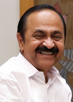 മുഖ്യമന്ത്രി വി ഡി സതീശന്റെ ഹെലികോപ്റ്റര്‍ യാത്രയും വിരുന്നുമാണ് മഴക്കെടുതിയുടെ ഈ നാളുകളില്‍ മുഴച്ചുനിന്ന വിവാദം. വിവാദം കടുത്ത ശേഷം ഇതാദ്യമായി ഇക്കാര്യങ്ങളില്‍ പ്രതികരണവുമായി മുഖ്യമന്ത്രി രംഗത്തെത്തി