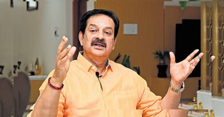 ടിവികെയിൽ ചേരുന്ന കാര്യം വിജയ്യെ കണ്ട ശേഷം മാത്രമെന്ന് ദേവൻ