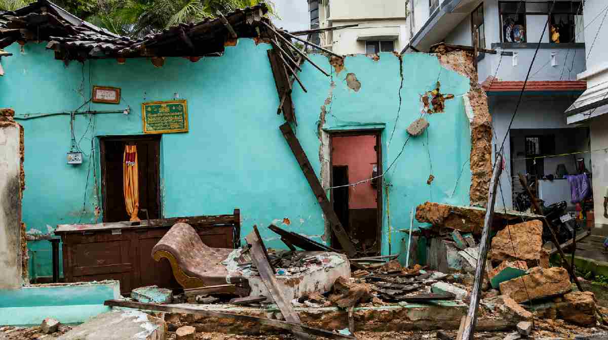 ശക്തമായ മഴയില്‍ വീട് തകര്‍ന്നുവീണു; അഞ്ചംഗ കുടുംബത്തിന് അദ്ഭുത രക്ഷ