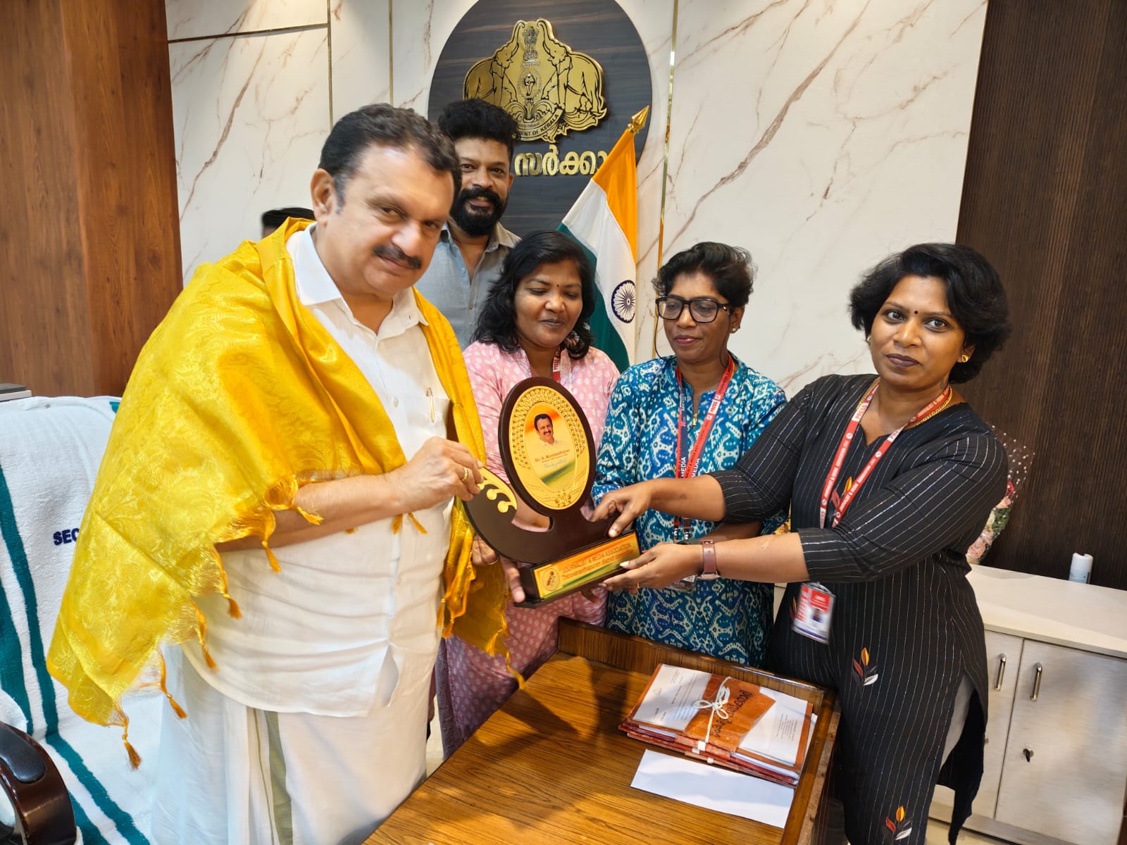 ദേവസ്വം വകുപ്പ് മന്ത്രി കെ. മുരളീധരന് ജെ.എം.എ തിരുവനന്തപുരം ജില്ലാ കമ്മിറ്റിയുടെ ആദരവ്