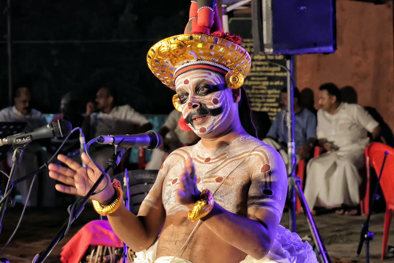 ഓണാഘോഷത്തിൻ്റെ ഭാഗമായി കോട്ടക്കുന്ന് ഓപ്പൺ ഓഡിറ്റോറിയത്തിൽ ഡോ: കലാമണ്ഡലം കനകകുമാർ അവതരിപ്പിച്ച ചാക്യാർകൂത്ത്