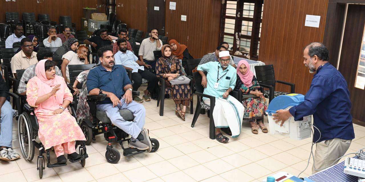 ഭിന്നശേഷി ജീവനക്കാര്ക്ക് പരിശീലനം നല്കി